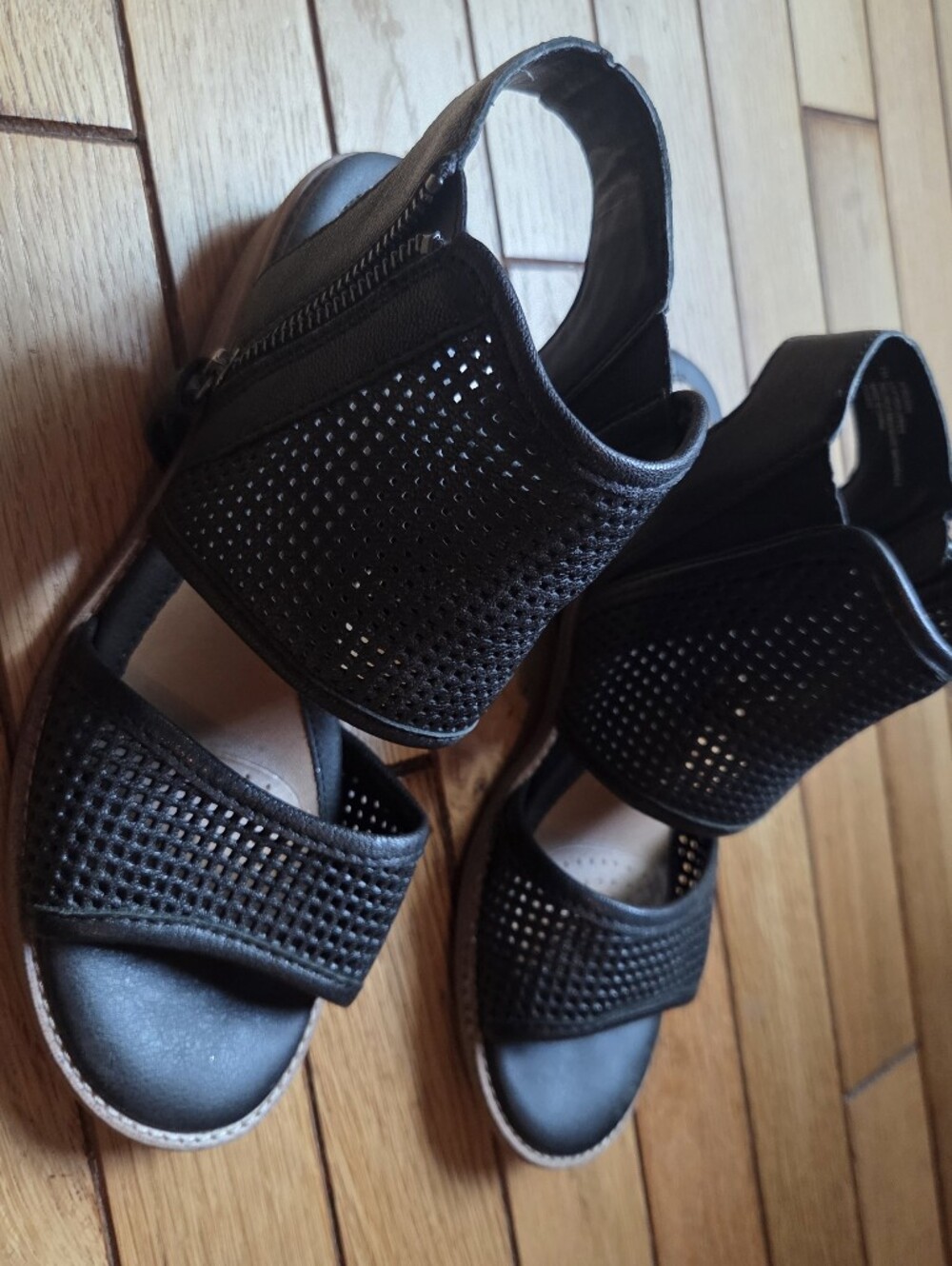 Sofft Size 7M - Black Perforated Open-Toe Women's Sandals